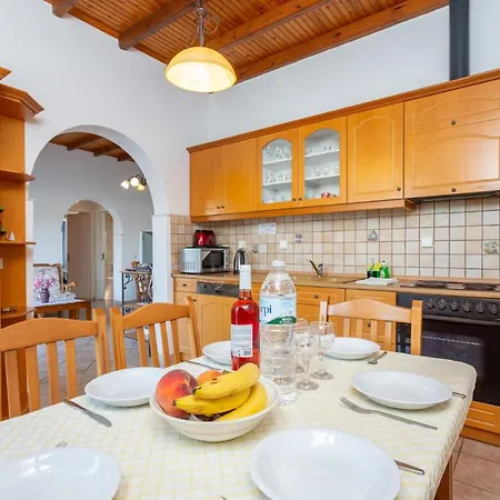 Alexandra Apartamento Agios Stefanos (Thinali)